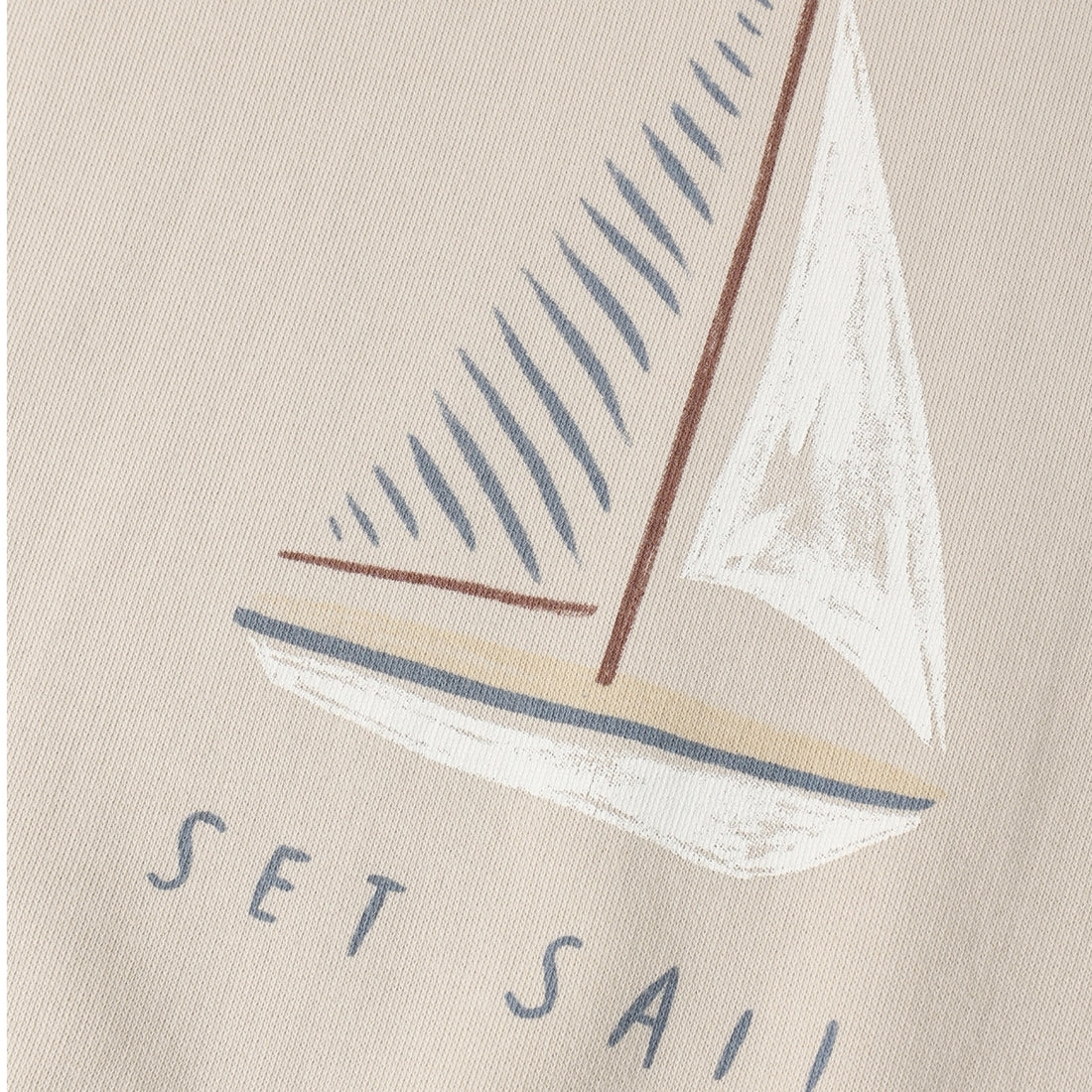 Children's beige sweatshirt with sailboat design and blue shorts 